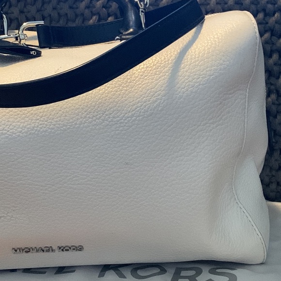 Michael Kors Hand Bag - Picture 3 of 14